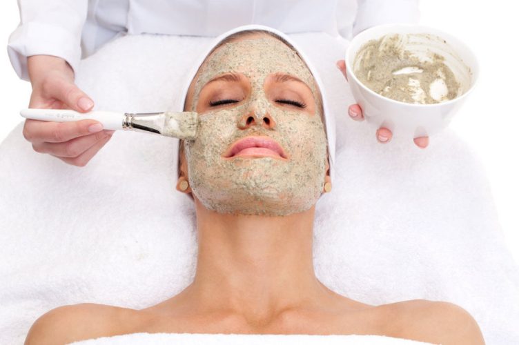 Kadıköy Lily’s Beauty Studio’da uygulanan yosun peel ve profesyonel peeling işlemi hakkında hizmet sayfasında kullanılan görsel.