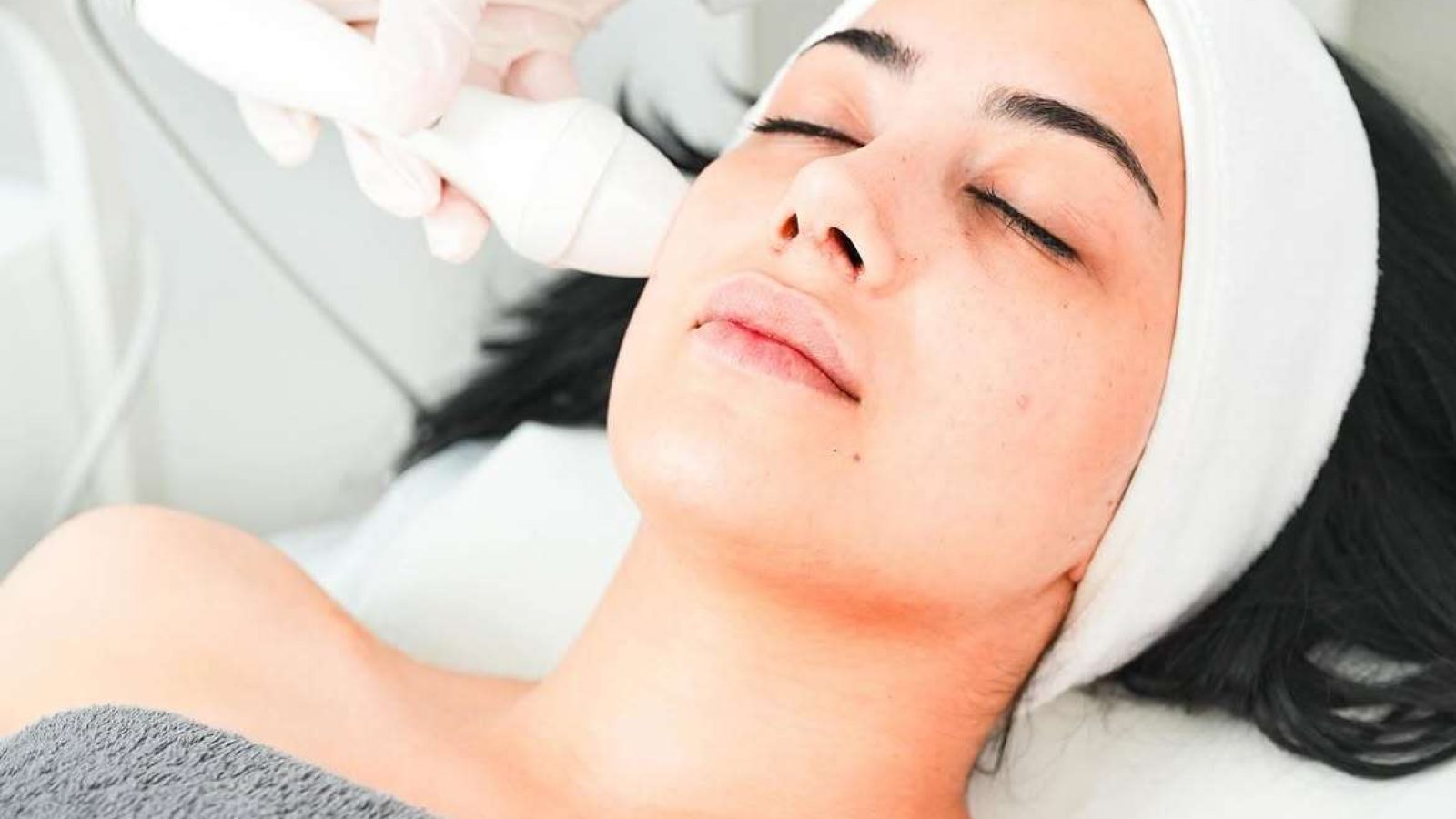 Kadıköy Hollywood Cilt Bakımı Lily's Beauty Studio Bostancı