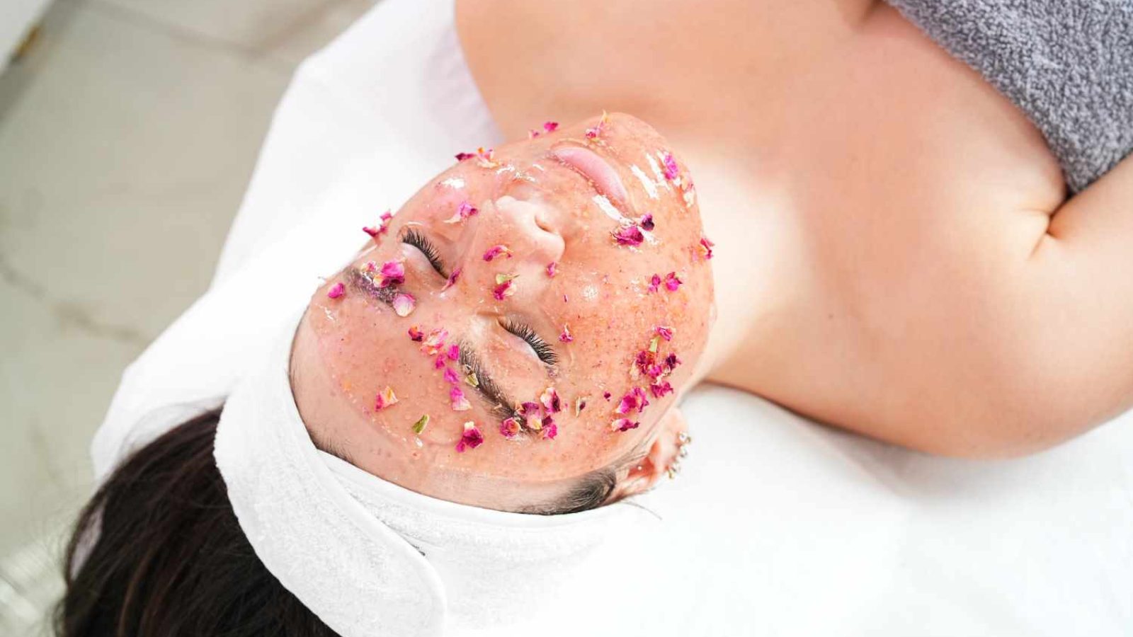 Kadıköy Bostancı sivilceli cilt bakımı Lily's Beauty Studio